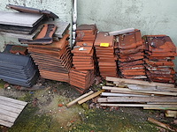 Partij diverse dakpannen - afbeelding 1 van  7