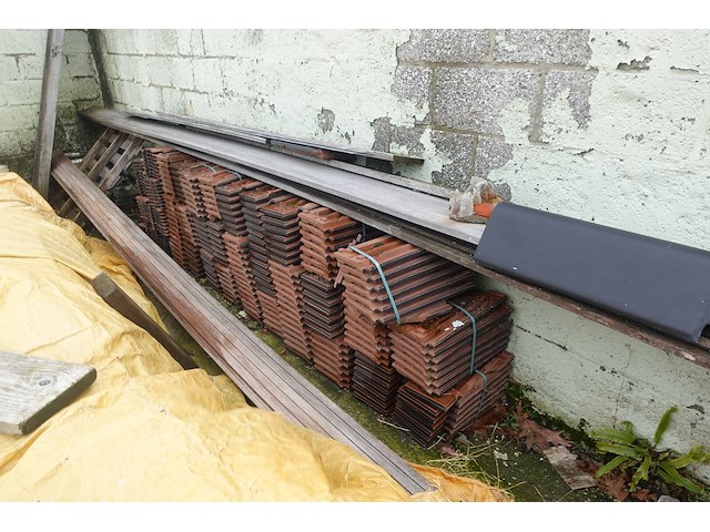 Partij diverse dakpannen - afbeelding 2 van  7