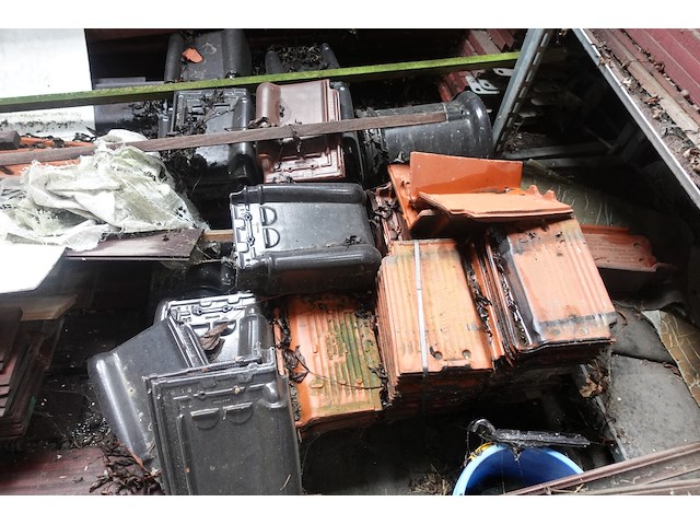 Partij diverse dakpannen - afbeelding 7 van  7