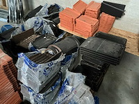 Partij diverse dakpannen - afbeelding 2 van  4