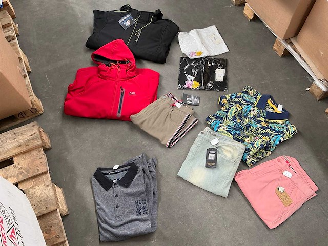 Partij diverse dames en herenkleding - afbeelding 1 van  2