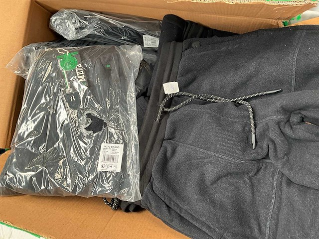 Partij diverse dameskleding (ca. 99x) - afbeelding 1 van  6