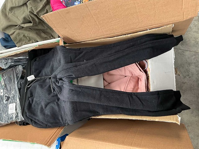 Partij diverse dameskleding (ca. 99x) - afbeelding 2 van  6