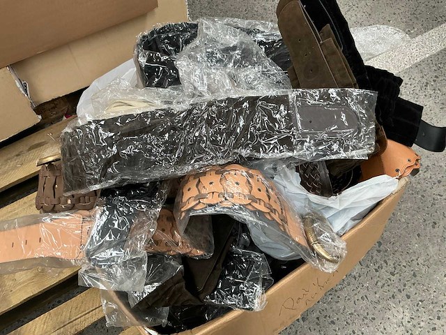 Partij diverse damesriemen - afbeelding 3 van  4