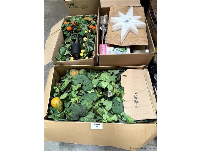 Partij diverse decoratie en hobbymateriaal - afbeelding 1 van  4