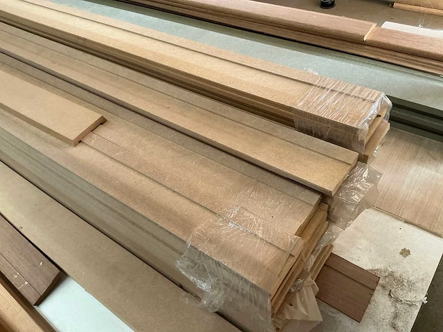 Partij diverse deuromlijsting - afbeelding 2 van  2