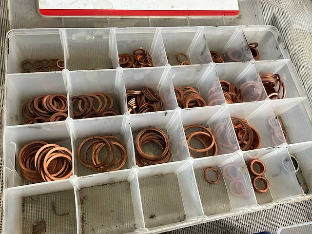 Partij diverse dichtingen, o-ringen en slangenklemmen - afbeelding 4 van  15