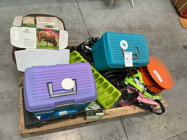 Partij diverse dieren toebehoren - afbeelding 1 van  8