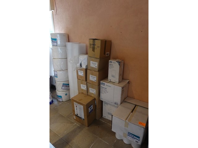 Partij diverse dispensers en toebehoren - afbeelding 1 van  10