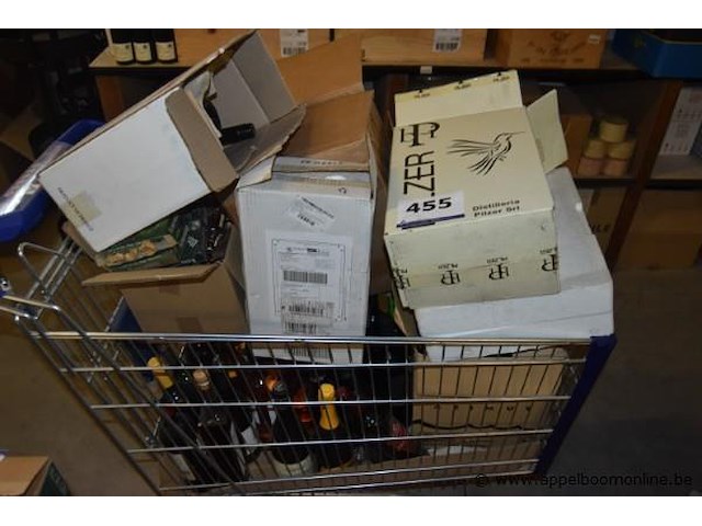 Partij diverse dranken, o.a. distilleria pilzer srl, met flessen wijn, mousserende wijn en gedistilleerd - afbeelding 1 van  3