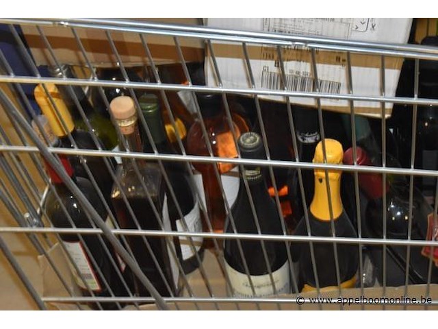 Partij diverse dranken, o.a. distilleria pilzer srl, met flessen wijn, mousserende wijn en gedistilleerd - afbeelding 2 van  3