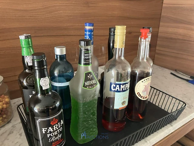 Partij diverse dranken waaronder campari, grey goose, porto, duvel, stella artois - afbeelding 2 van  8