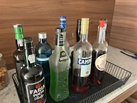 Partij diverse dranken waaronder campari, grey goose, porto, duvel, stella artois - afbeelding 2 van  8