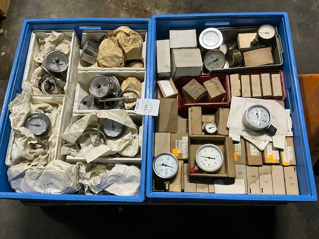 Partij diverse druk- en thermometers - afbeelding 1 van  10