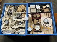 Partij diverse druk- en thermometers