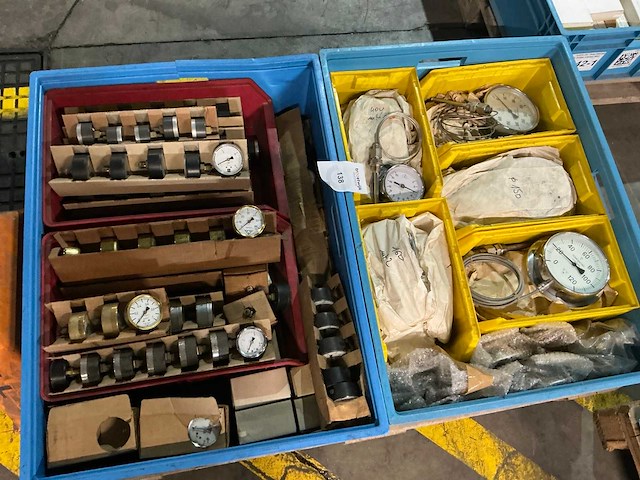 Partij diverse druk- en thermometers - afbeelding 1 van  11