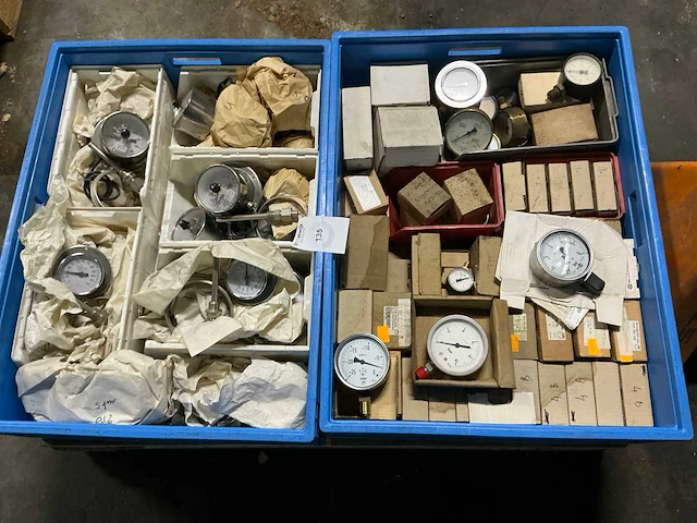 Partij diverse druk- en thermometers - afbeelding 1 van  10