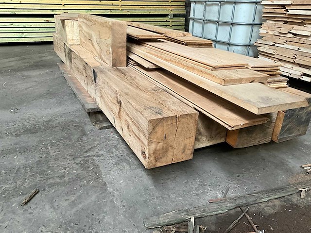 Partij diverse eiken balken (4x) en restanten - afbeelding 2 van  6