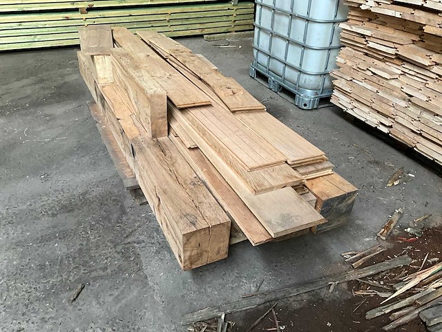 Partij diverse eiken balken (4x) en restanten - afbeelding 1 van  6