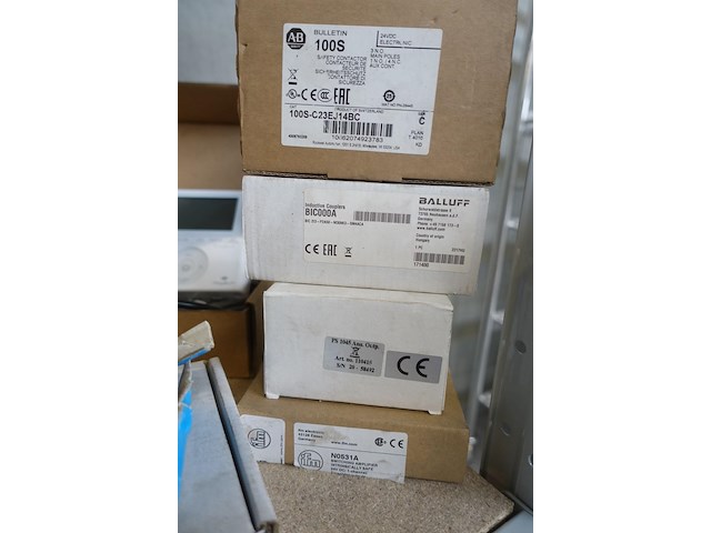 Partij diverse electronica schneider & e-t-a - afbeelding 32 van  37