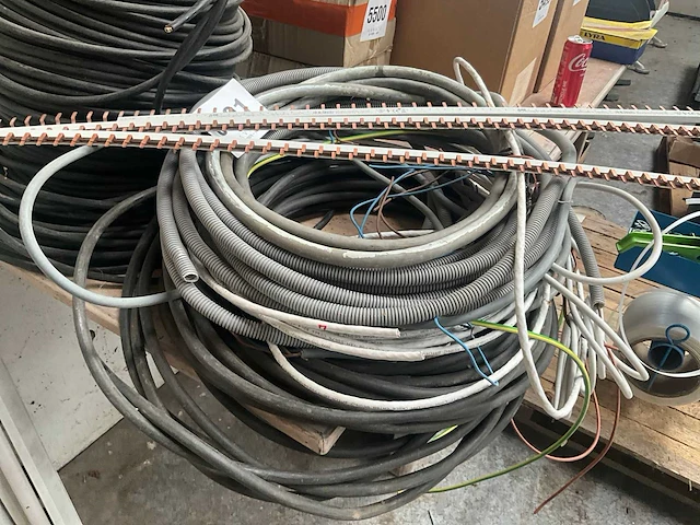 Partij diverse elektriciteitskabels en toebehoren - afbeelding 5 van  8