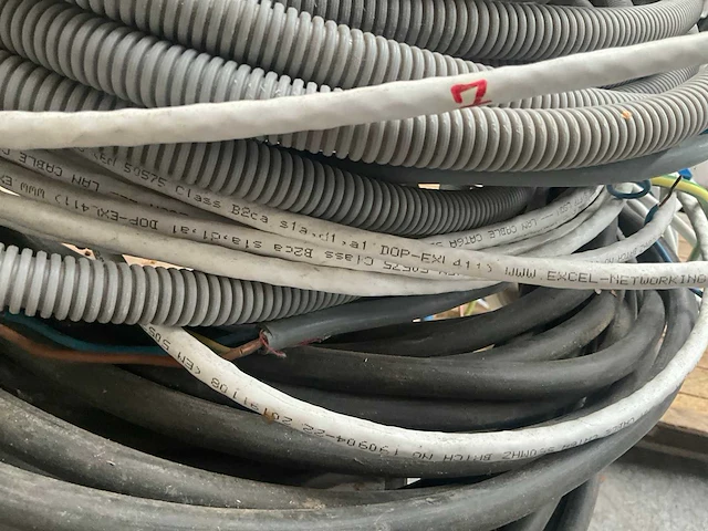 Partij diverse elektriciteitskabels en toebehoren - afbeelding 7 van  8