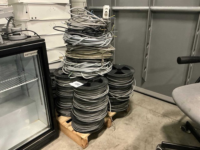 Partij diverse elektriciteitskabels - afbeelding 1 van  5