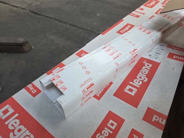 Partij diverse elektriciteitstoebehoren legrand - afbeelding 2 van  5