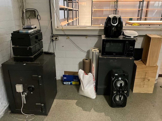 Partij diverse elektro en decoratie - afbeelding 1 van  14