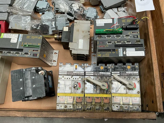 Partij diverse elektro-technische onderdelen - afbeelding 3 van  9