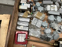 Partij diverse elektro-technische onderdelen - afbeelding 5 van  9