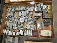 Partij diverse elektro-technische onderdelen