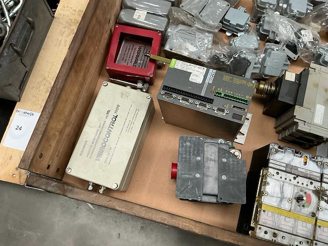 Partij diverse elektro-technische onderdelen - afbeelding 4 van  9