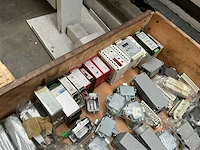 Partij diverse elektro-technische onderdelen - afbeelding 7 van  9