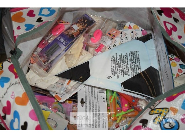 Partij diverse feestartikelen ballonnen, kaartjes,.. - afbeelding 1 van  5