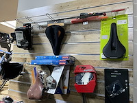 Partij diverse fietsaccessoires - afbeelding 2 van  5