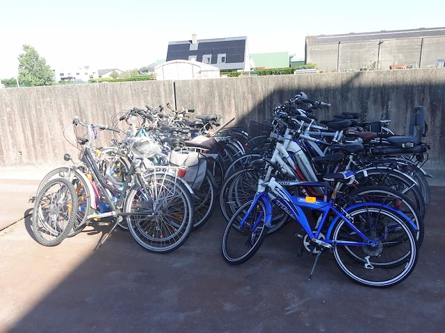 Partij diverse fietsen - afbeelding 1 van  6