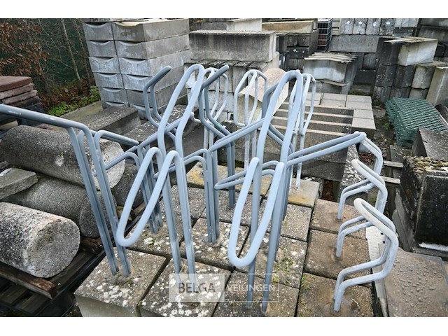 Partij diverse fietsrekken met betonblok - afbeelding 6 van  8