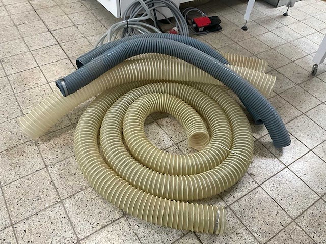 Partij diverse flexibele buizen - afbeelding 2 van  4