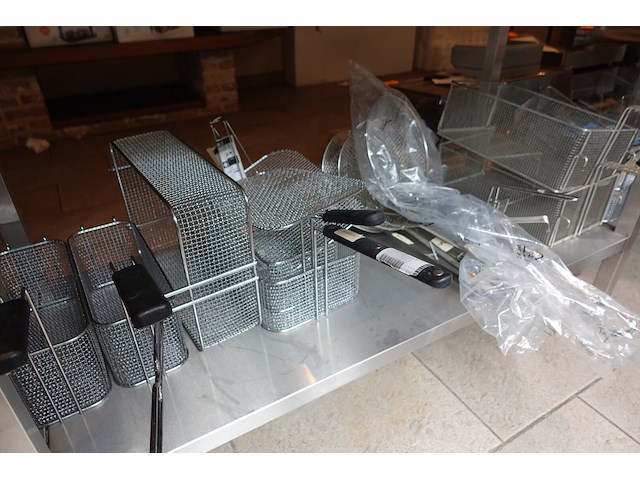 Partij diverse frietmanden - afbeelding 8 van  15