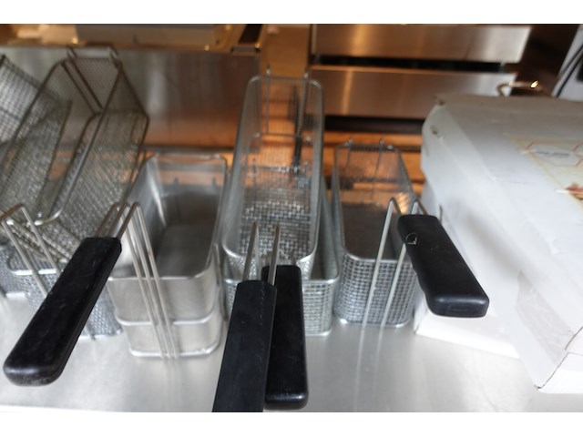 Partij diverse frietmanden - afbeelding 12 van  15