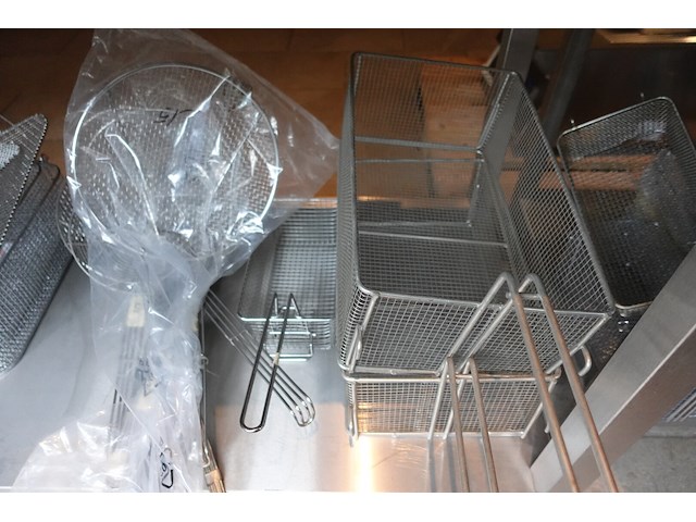 Partij diverse frietmanden - afbeelding 15 van  15