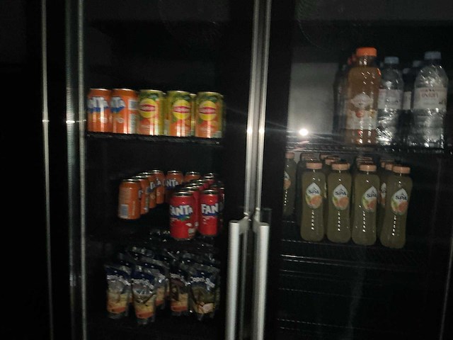 Partij diverse frisdranken, waters en bier/ hoofdzakelijk in blik - afbeelding 2 van  2