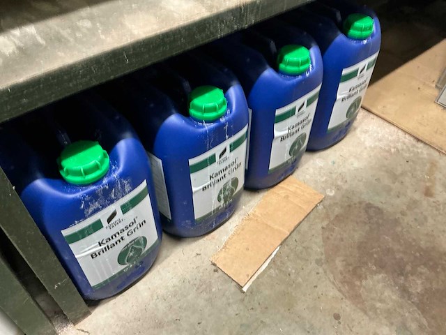 Partij diverse gazon behandeling produkten - afbeelding 2 van  8