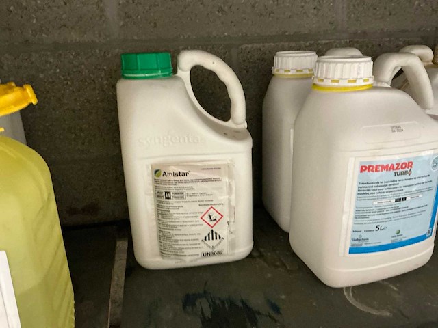 Partij diverse gazon behandeling produkten - afbeelding 3 van  8