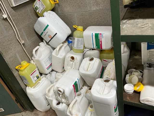 Partij diverse gazon behandeling produkten - afbeelding 6 van  8