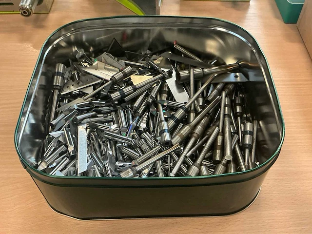 Partij diverse gebruikte snijmessen en frezen - afbeelding 3 van  3