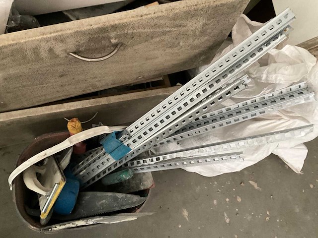 Partij diverse gereedschappen en bouwmaterialen - afbeelding 27 van  27