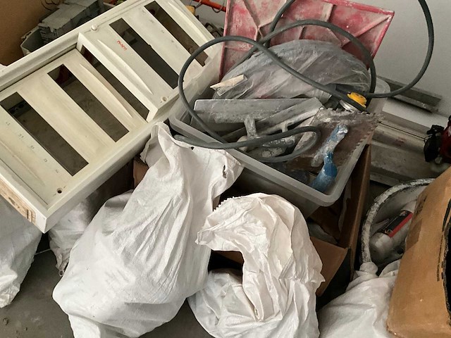 Partij diverse gereedschappen en bouwmaterialen - afbeelding 19 van  27
