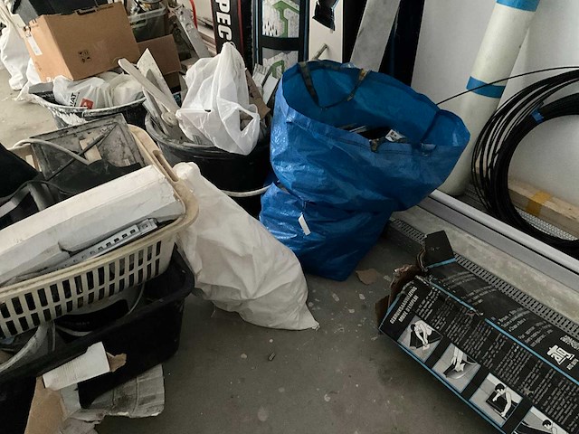 Partij diverse gereedschappen en bouwmaterialen - afbeelding 17 van  27